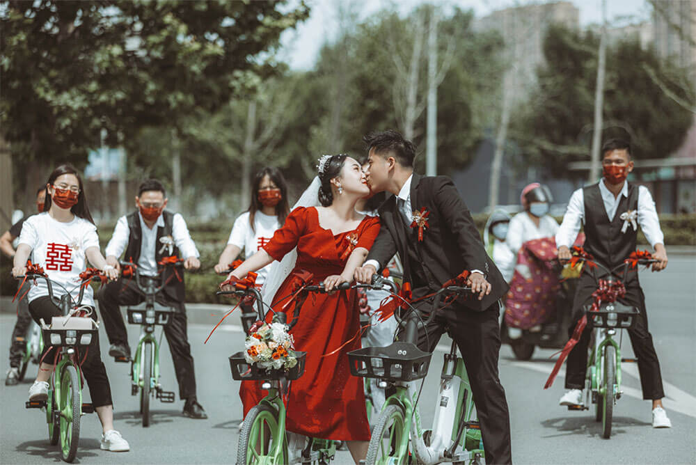 助力車變婚車，騎出獨特浪漫