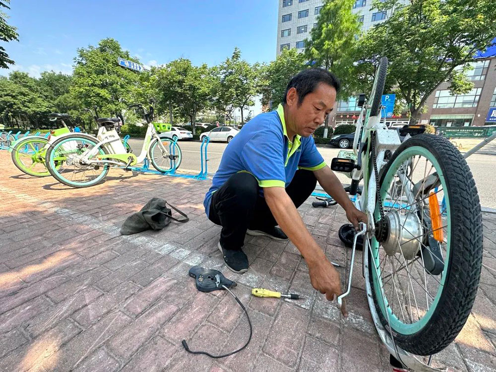 高溫下的堅(jiān)守：每天檢修200余輛故障車，確保市民騎行安全