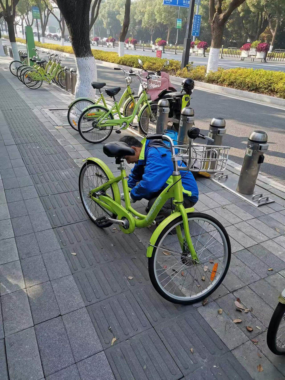 蘇州：給全市6萬5千輛“小綠車”做保養(yǎng)1